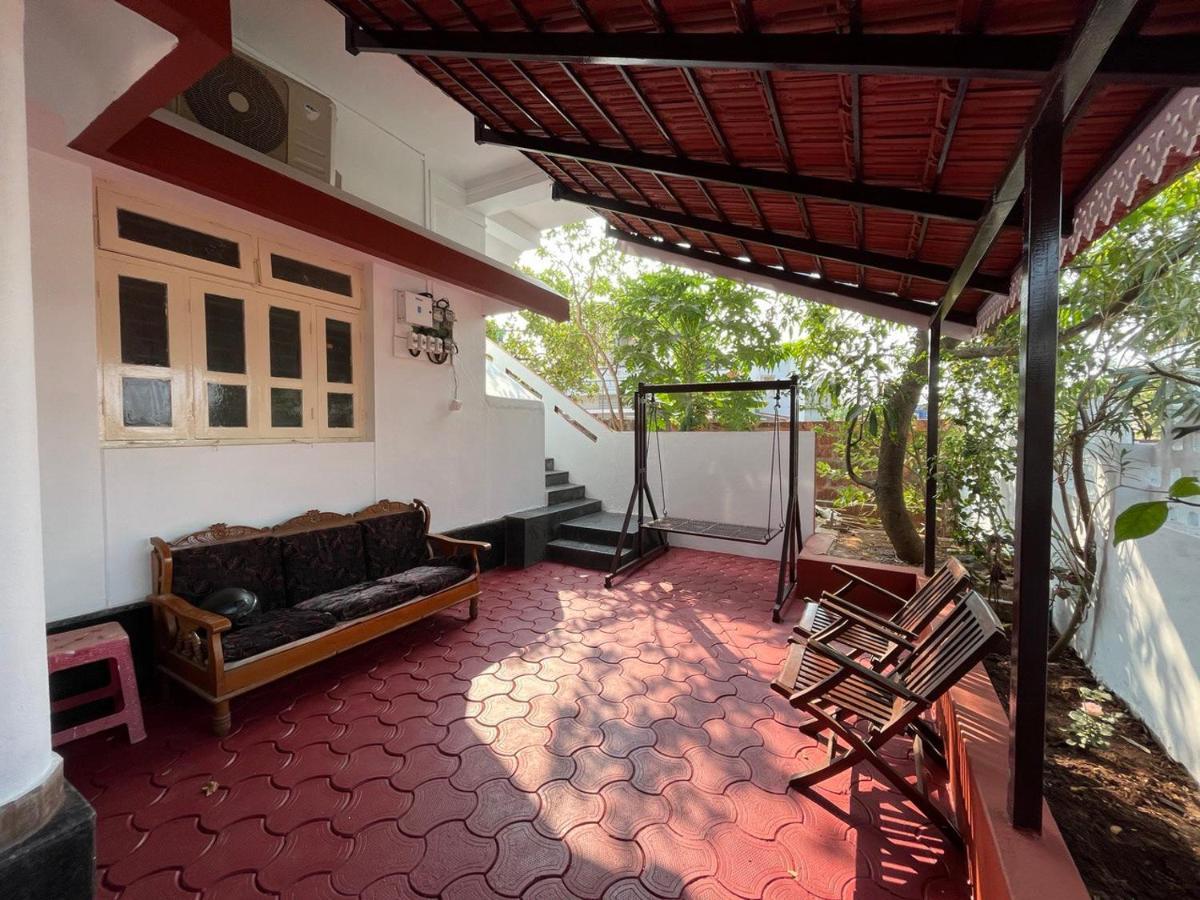 Gayatri Homestay รัตนากีรี ภายนอก รูปภาพ