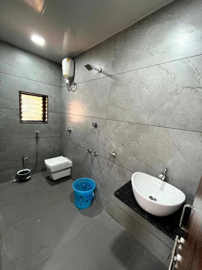 Gayatri Homestay รัตนากีรี ภายนอก รูปภาพ